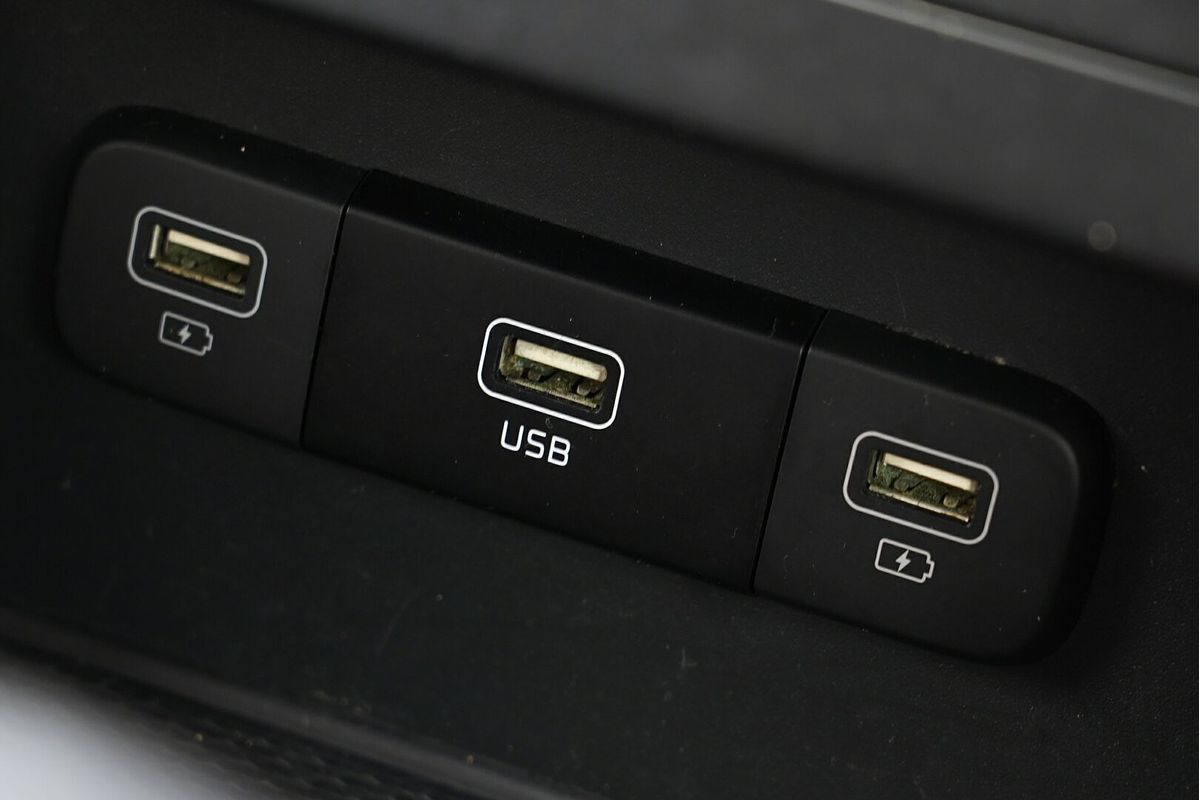 2023 Kia Carnival S KA4