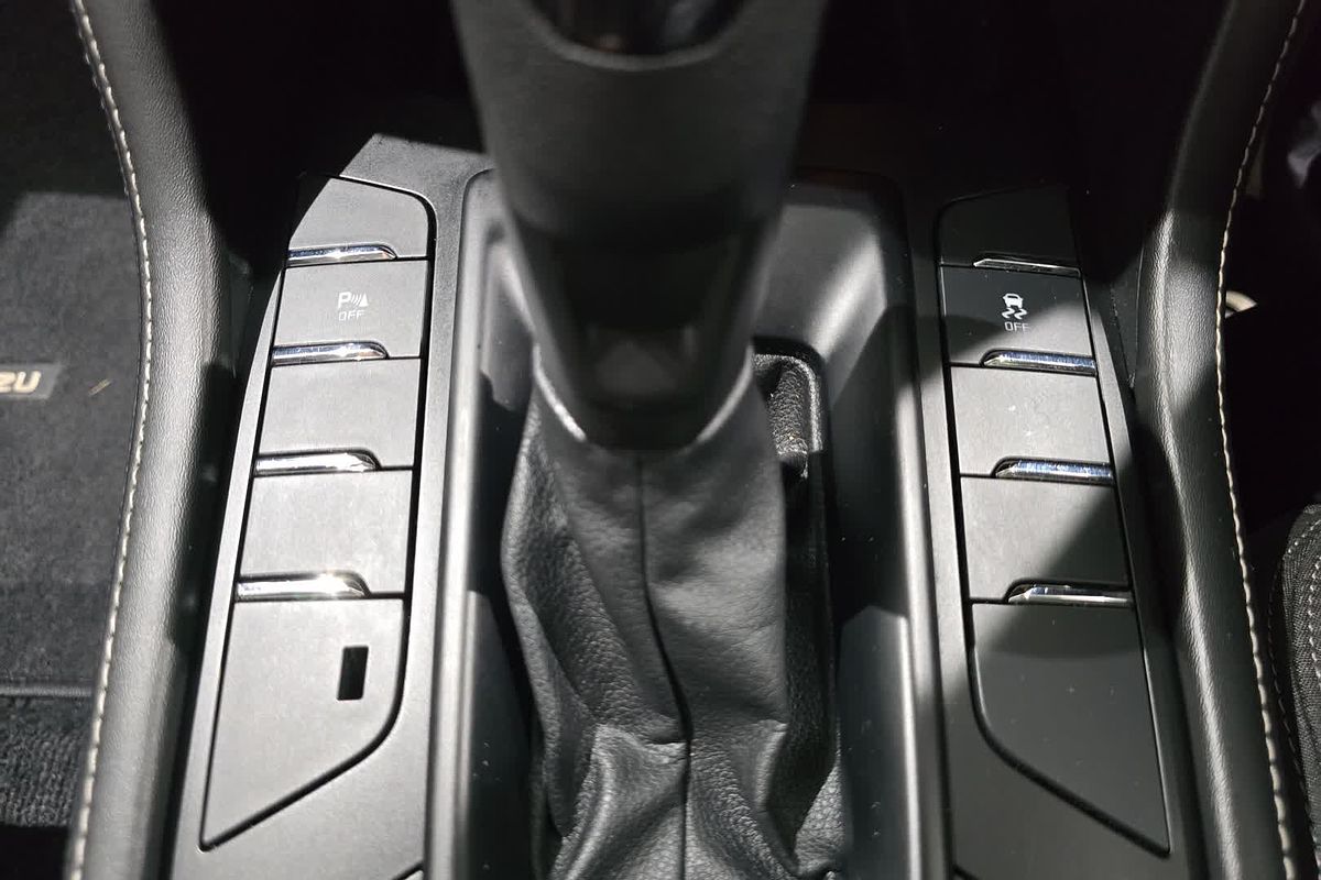 2021 Isuzu MU-X LS-M