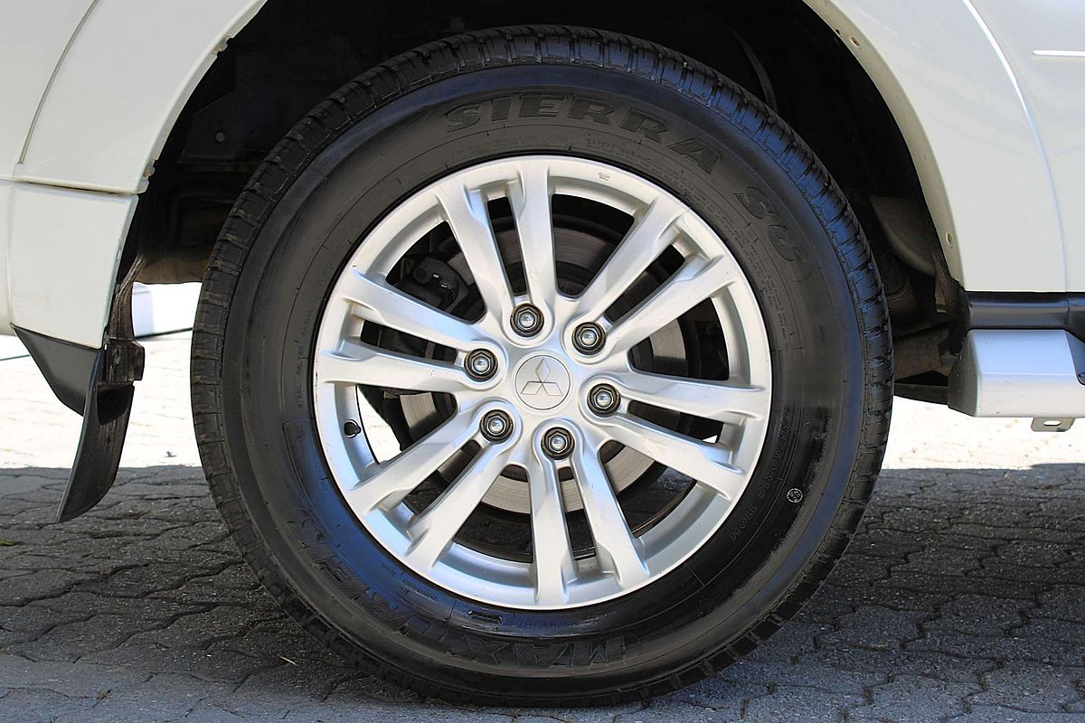 2016 Mitsubishi Pajero GLX NX