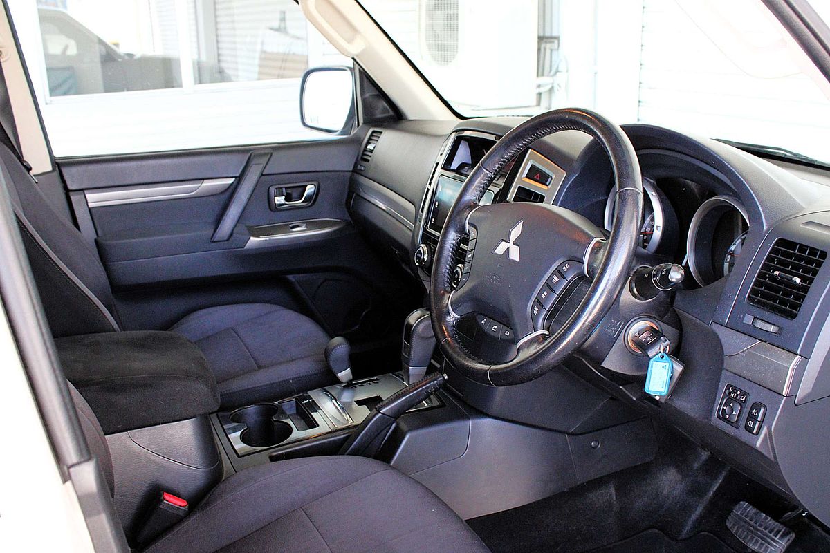 2016 Mitsubishi Pajero GLX NX