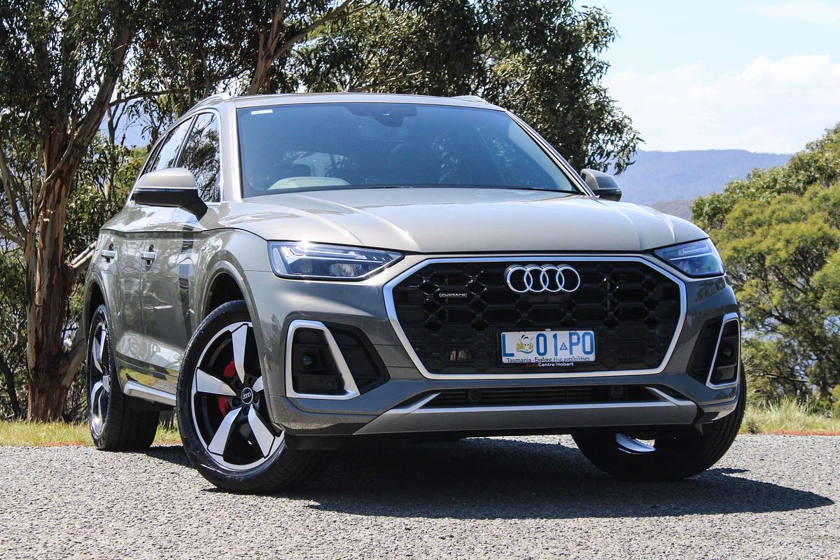 2024 Audi Q5 55 TFSI e S line FY