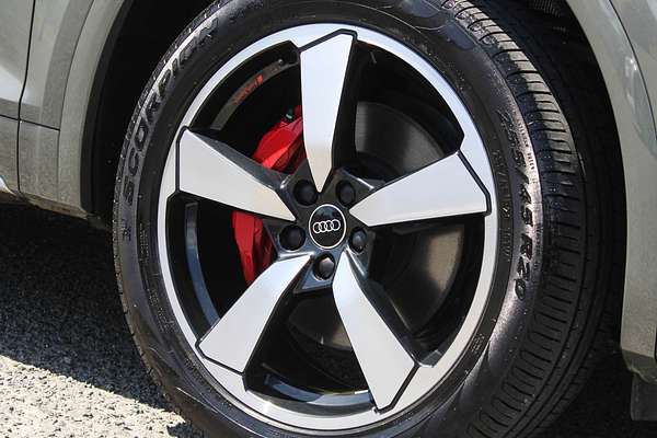 2024 Audi Q5 55 TFSI e S line FY