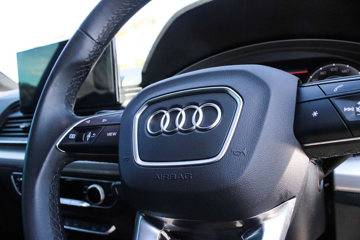 2024 Audi Q5 55 TFSI e S line FY