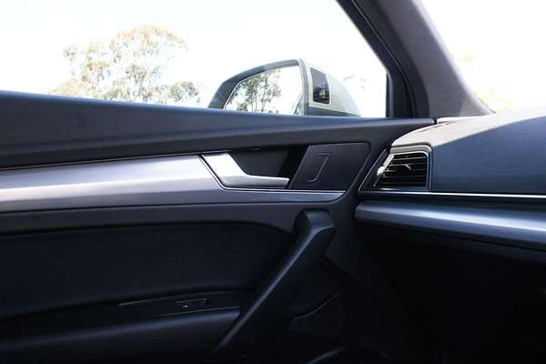 2024 Audi Q5 55 TFSI e S line FY