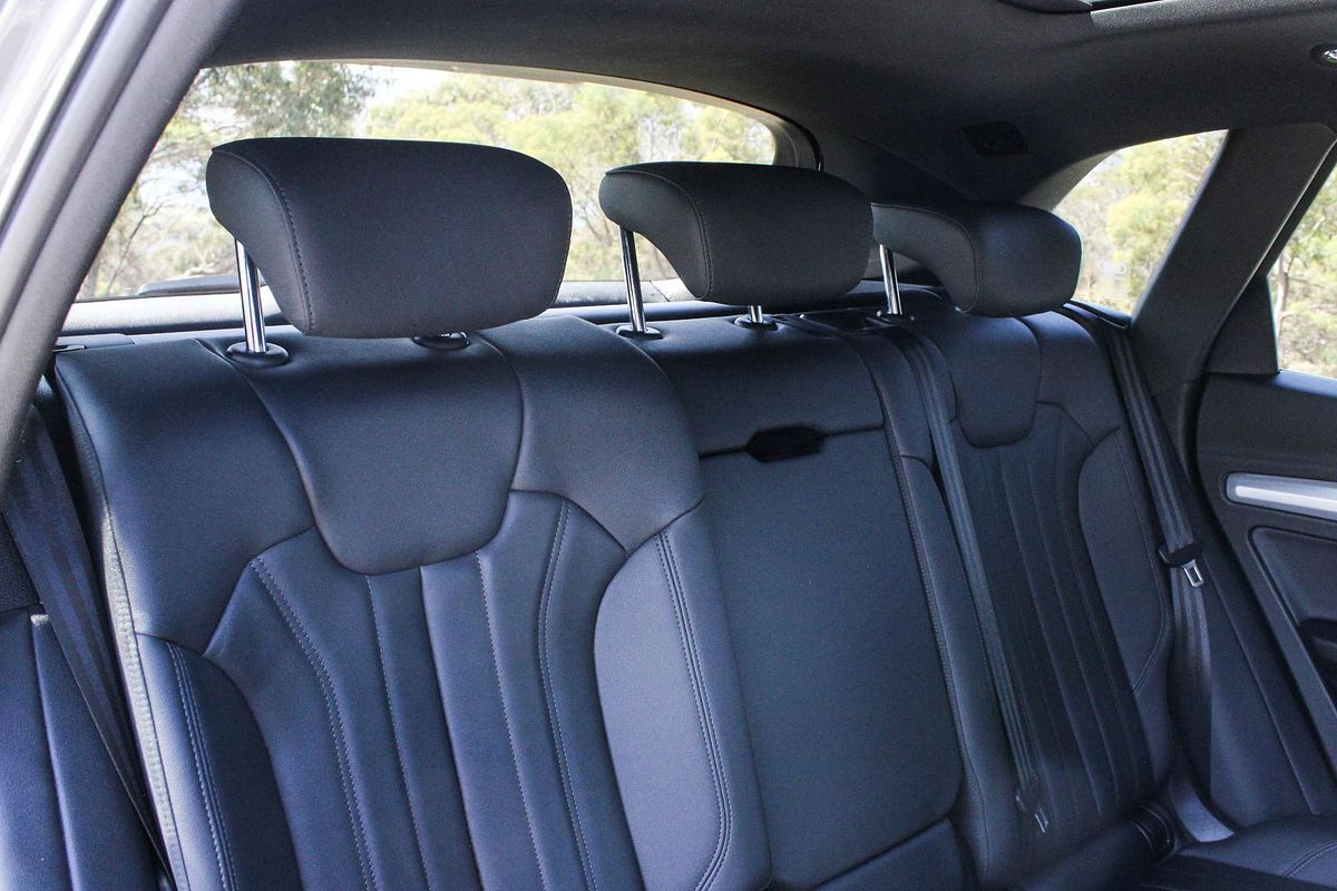 2024 Audi Q5 55 TFSI e S line FY