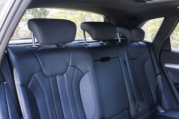 2024 Audi Q5 55 TFSI e S line FY