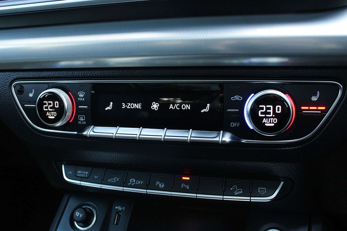 2024 Audi Q5 55 TFSI e S line FY