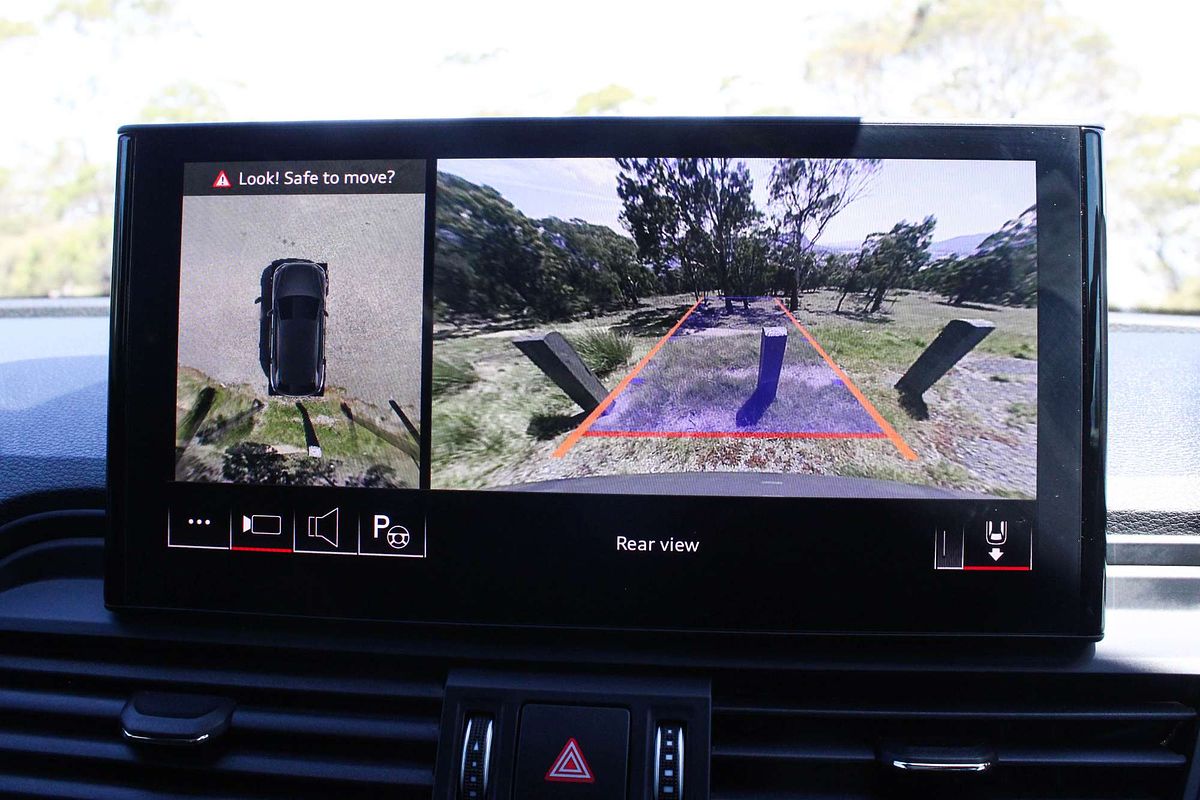 2024 Audi Q5 55 TFSI e S line FY