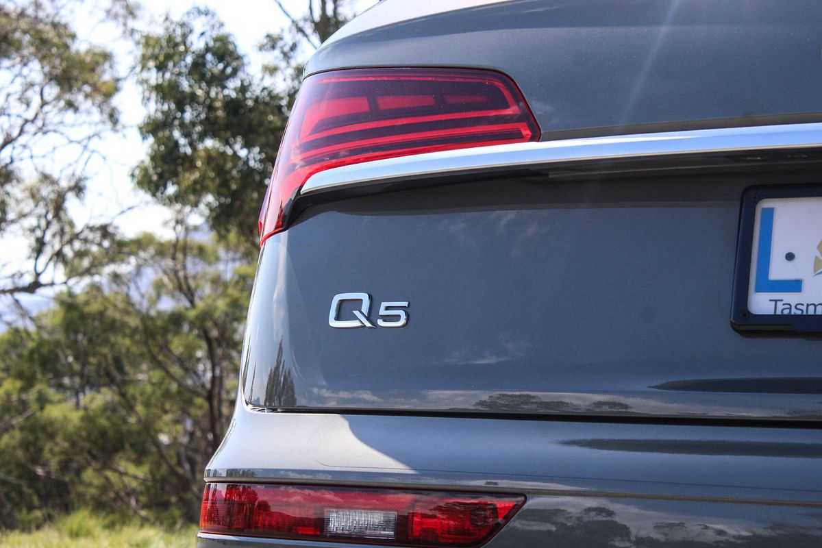 2024 Audi Q5 55 TFSI e S line FY