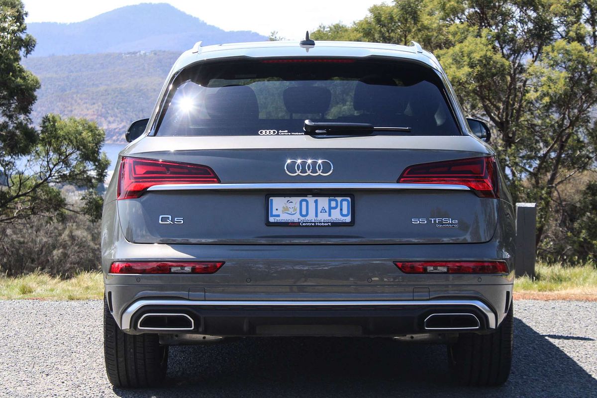 2024 Audi Q5 55 TFSI e S line FY