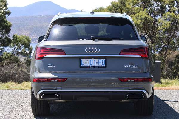 2024 Audi Q5 55 TFSI e S line FY