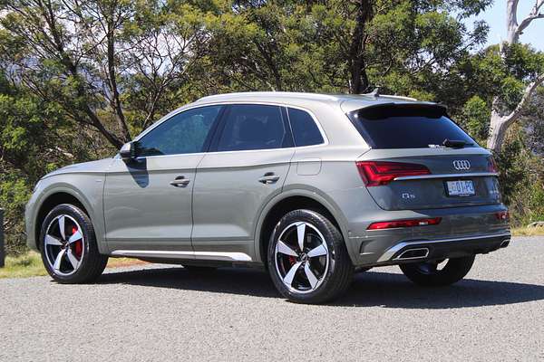 2024 Audi Q5 55 TFSI e S line FY