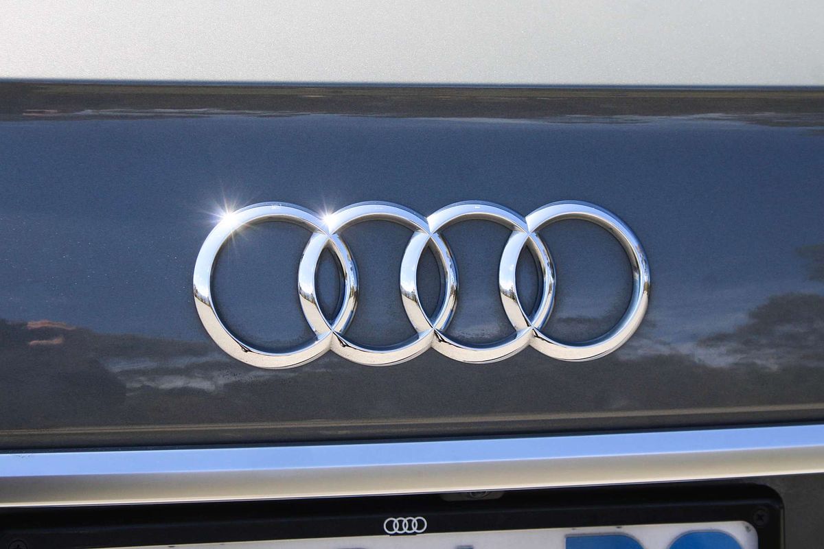 2024 Audi Q5 55 TFSI e S line FY