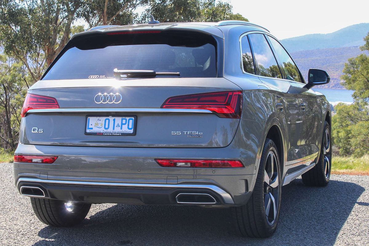 2024 Audi Q5 55 TFSI e S line FY