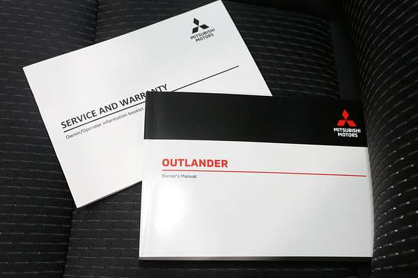 2024 Mitsubishi Outlander LS ZM