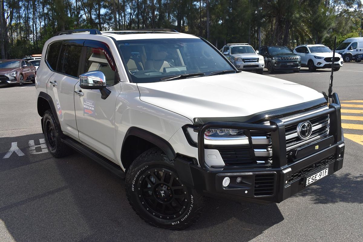 2022 Toyota Landcruiser Sahara FJA300R