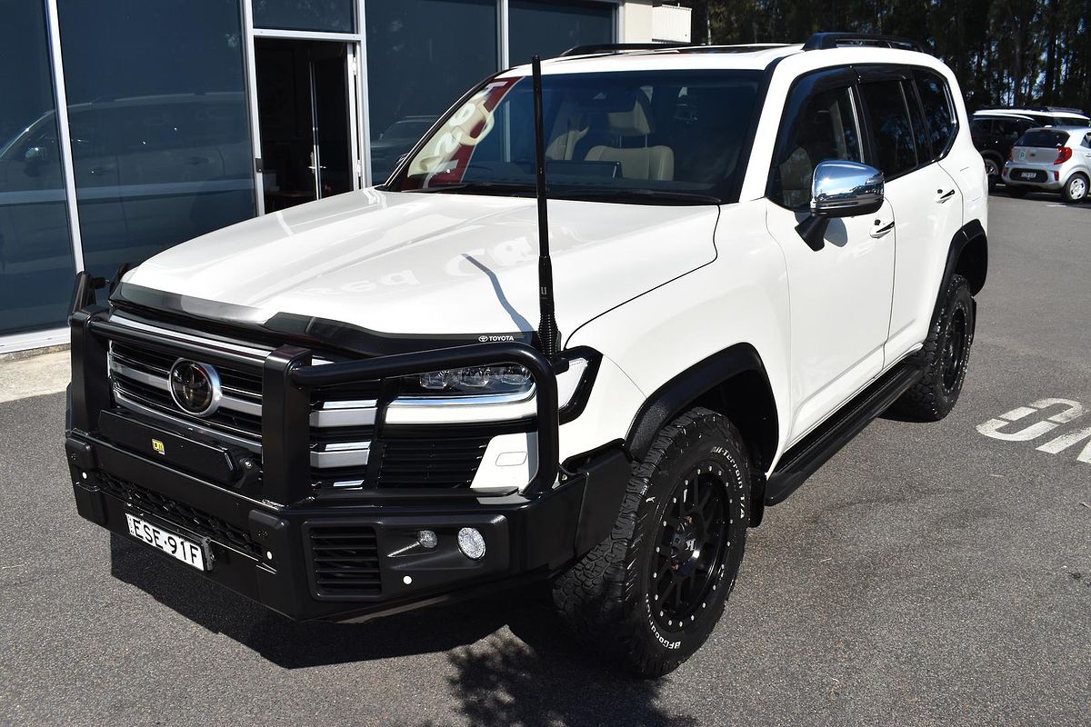 2022 Toyota Landcruiser Sahara FJA300R