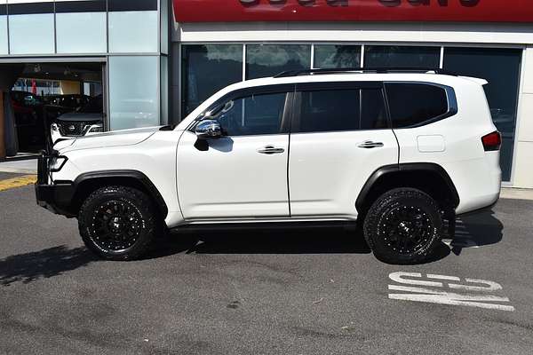 2022 Toyota Landcruiser Sahara FJA300R