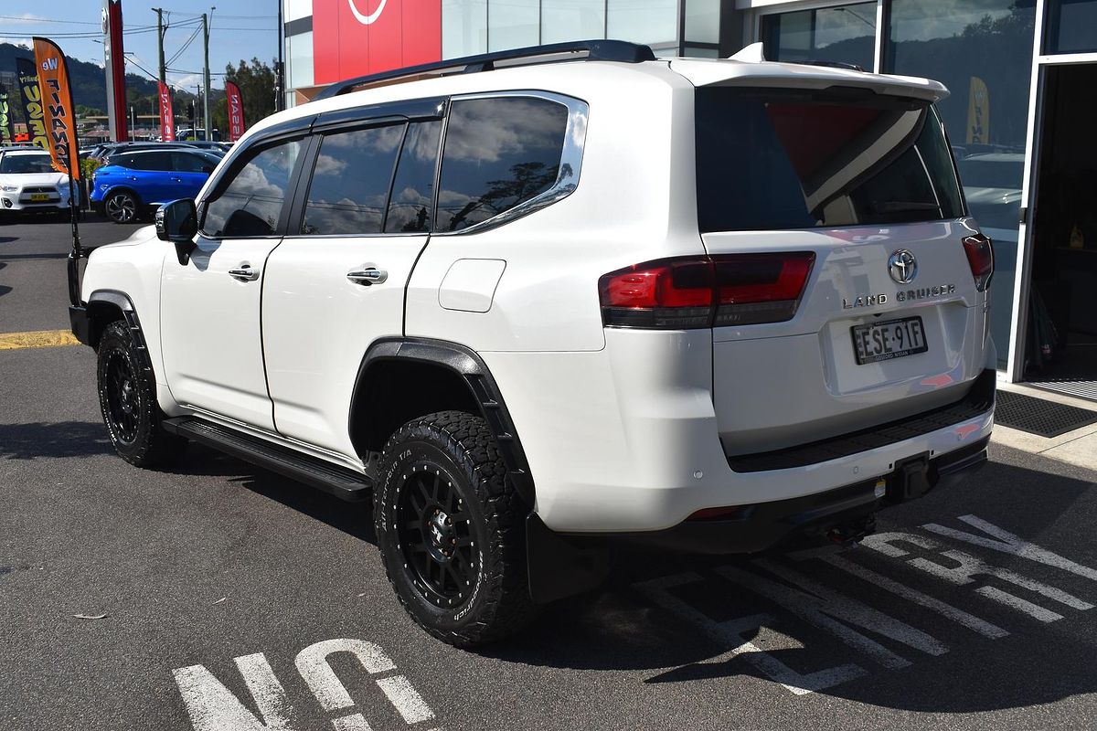 2022 Toyota Landcruiser Sahara FJA300R