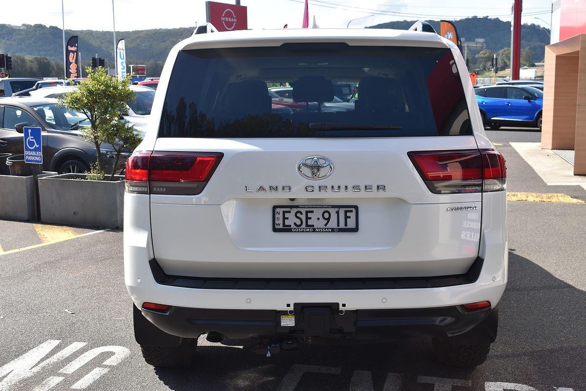 2022 Toyota Landcruiser Sahara FJA300R