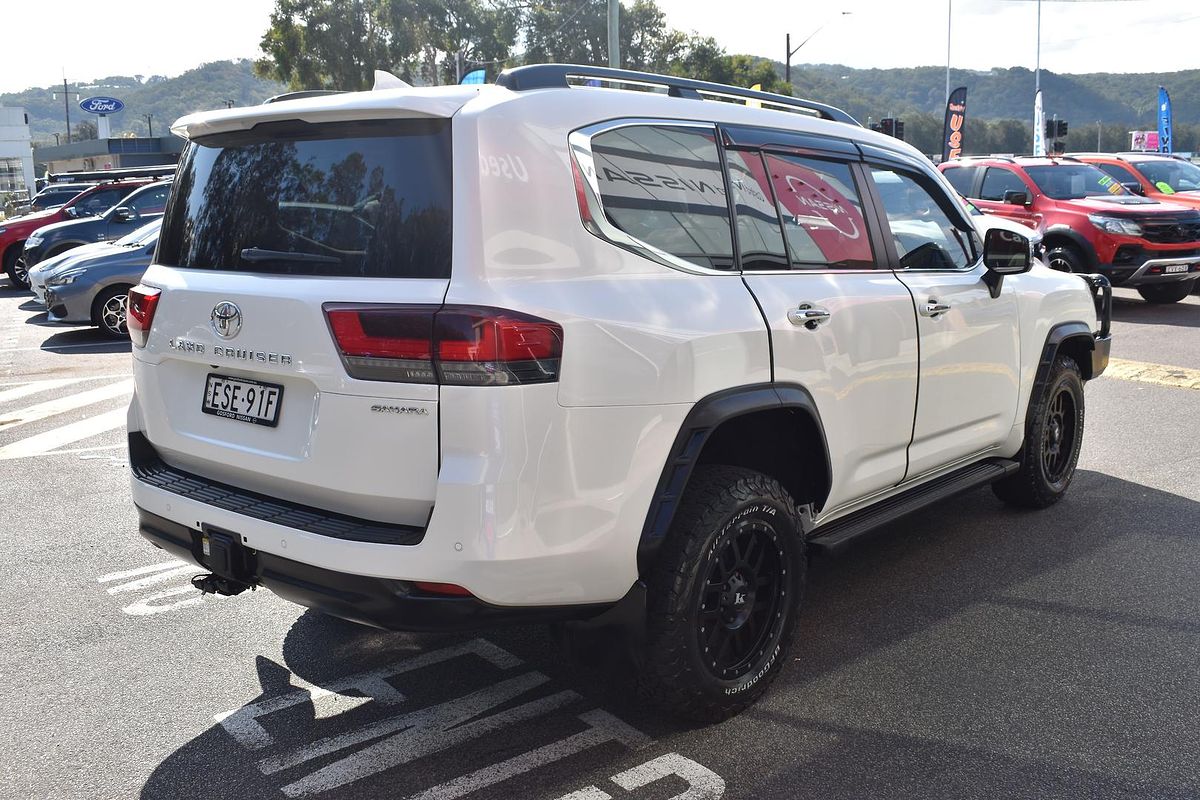 2022 Toyota Landcruiser Sahara FJA300R