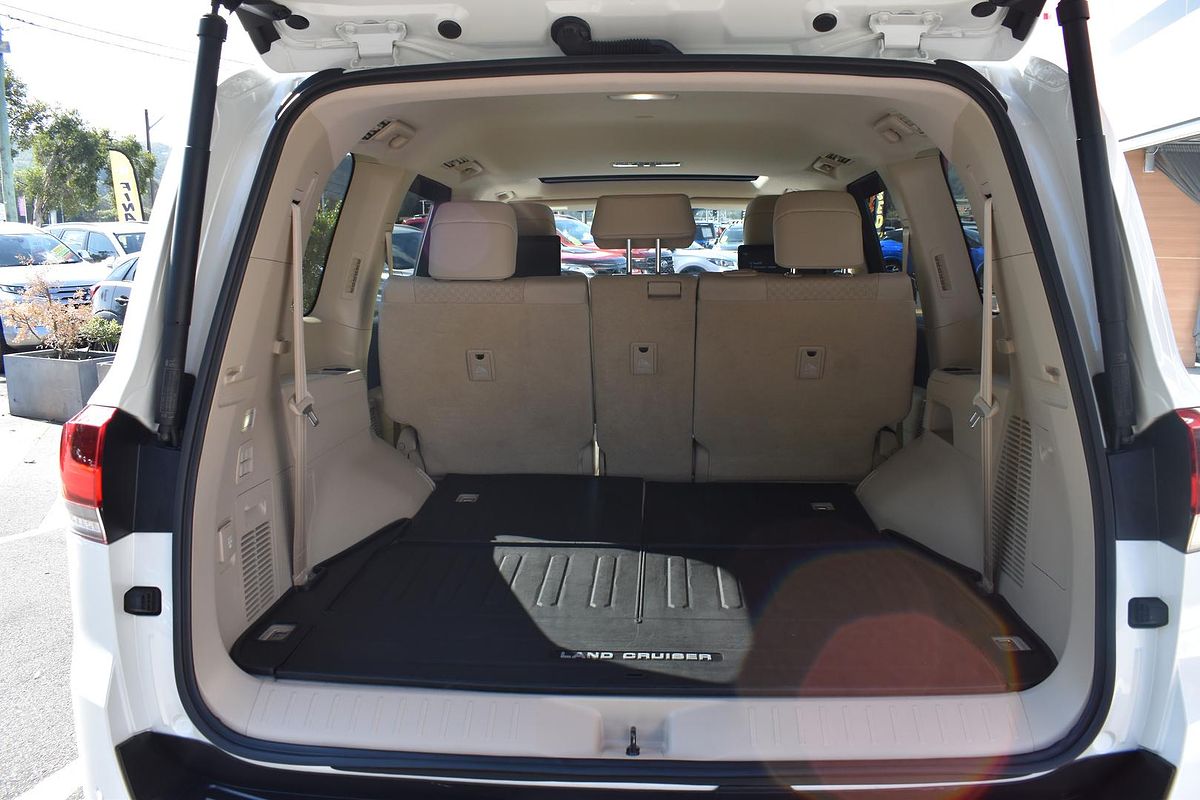 2022 Toyota Landcruiser Sahara FJA300R