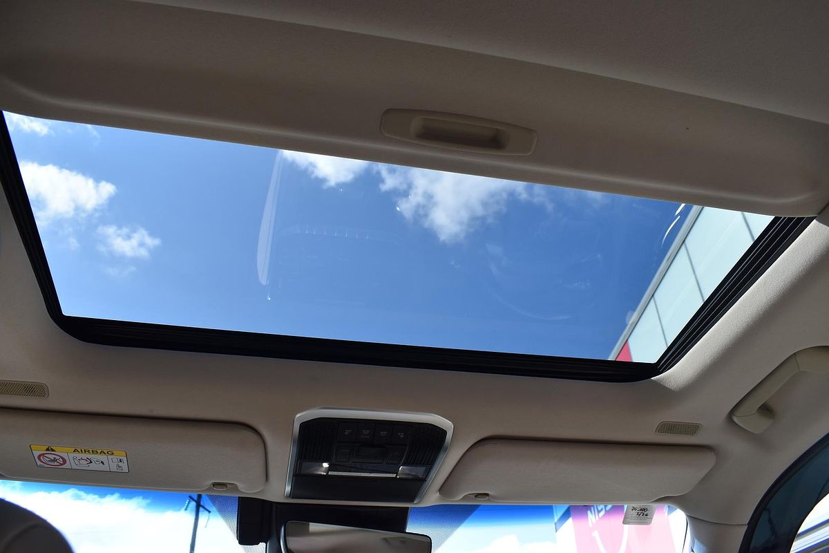 2022 Toyota Landcruiser Sahara FJA300R