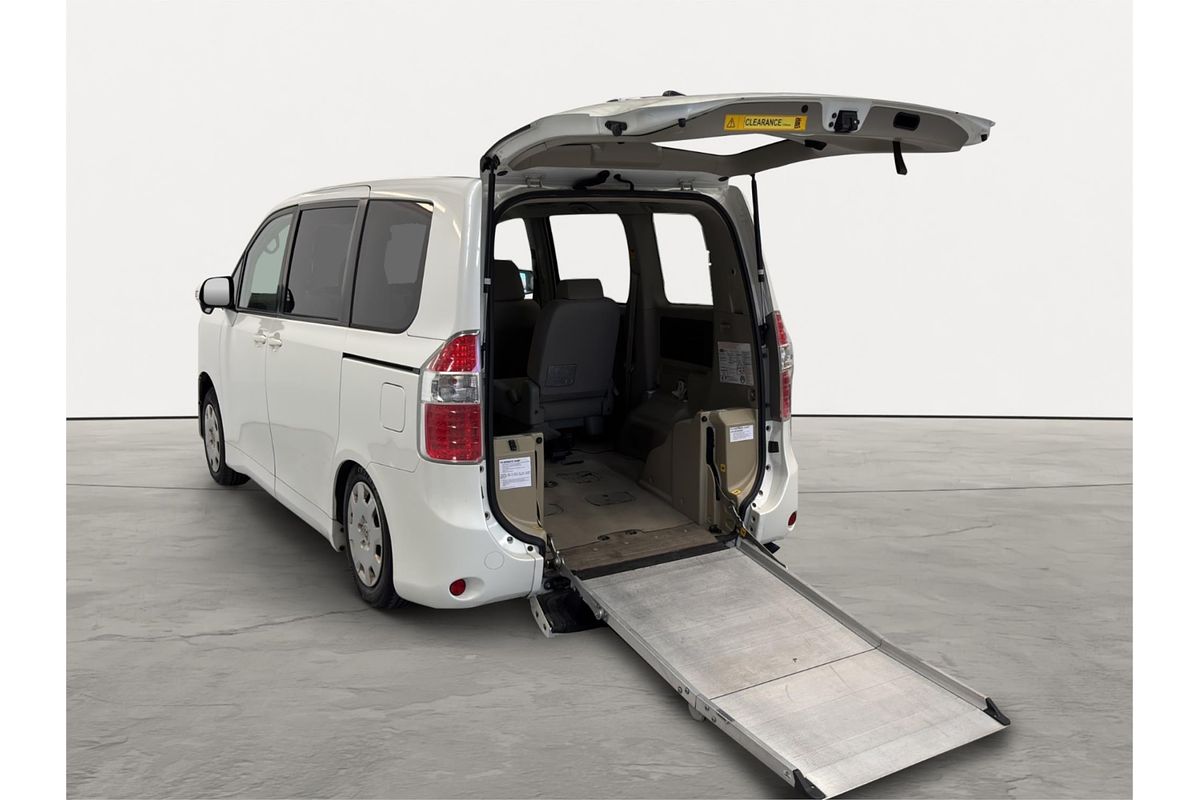 2007 Toyota Noah XL Selection Slope Welcab