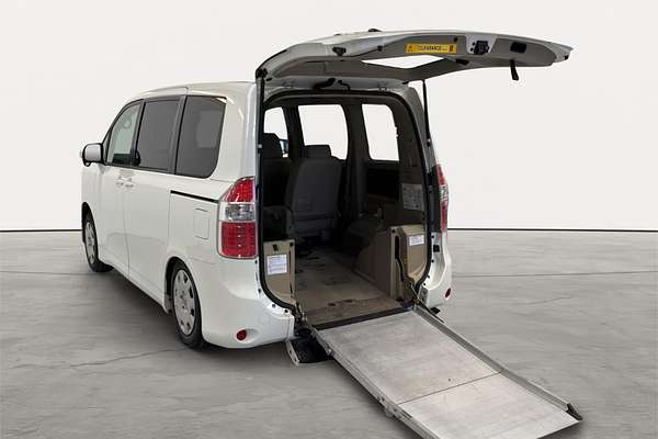 2007 Toyota Noah XL Selection Slope Welcab