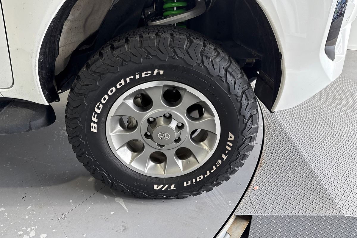 2024 Toyota Hilux SR5 48V GUN126R 4X4