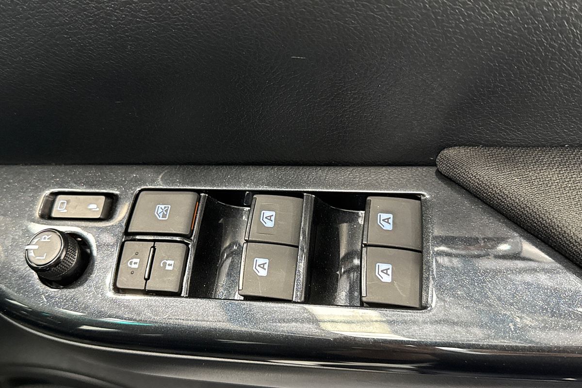 2024 Toyota Hilux SR5 48V GUN126R 4X4