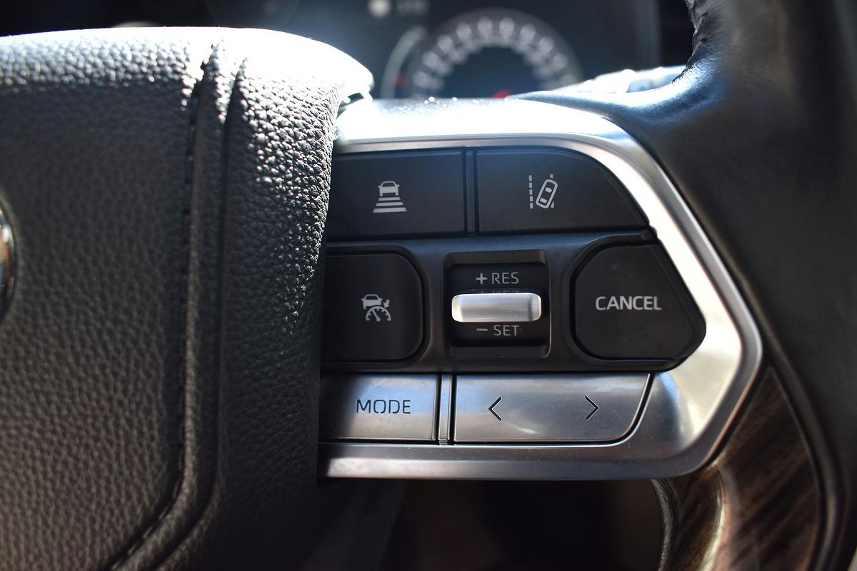 2022 Toyota Landcruiser Sahara FJA300R