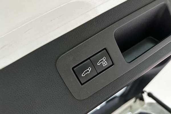 2022 Toyota Landcruiser Sahara FJA300R