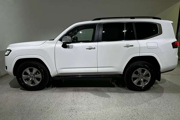 2022 Toyota Landcruiser Sahara FJA300R