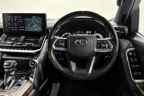 2022 Toyota Landcruiser Sahara FJA300R