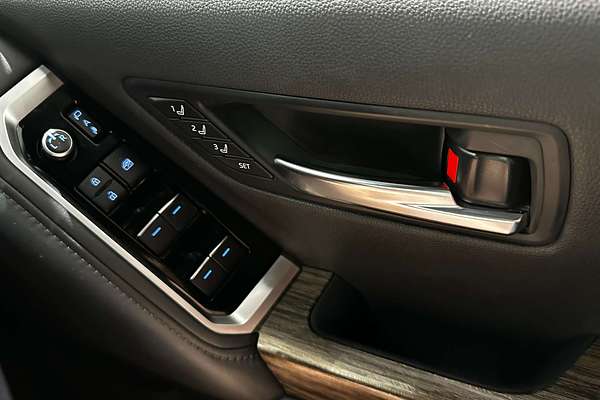 2022 Toyota Landcruiser Sahara FJA300R