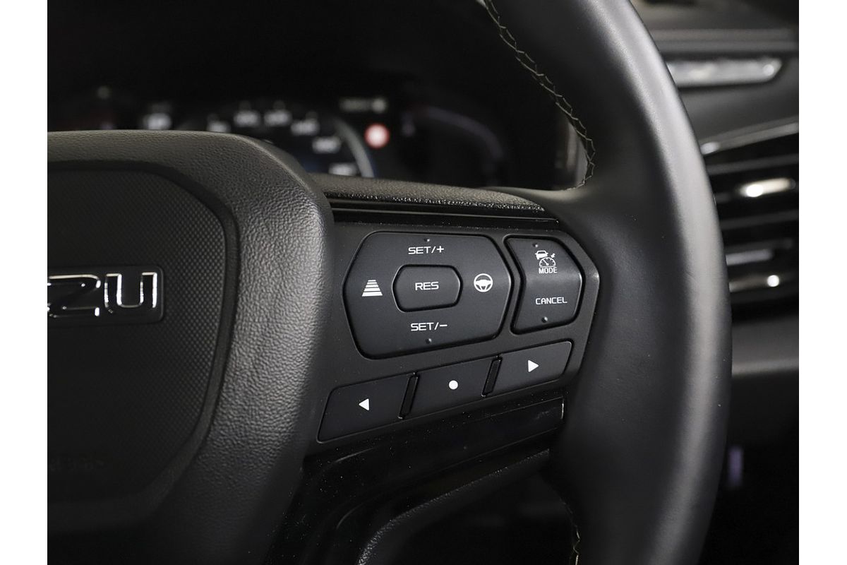 2024 Isuzu D-MAX BLADE 4X4