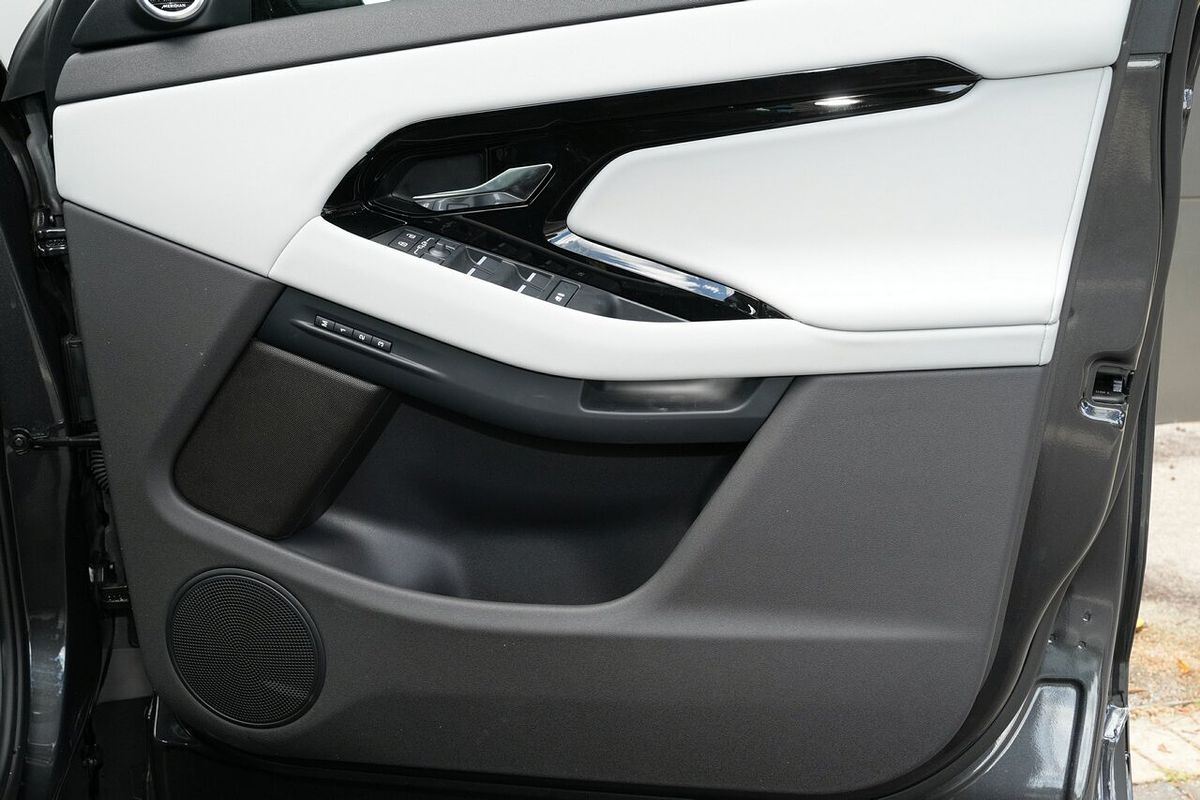 2025 Land Rover Range Rover Evoque P250 Dynamic SE L551