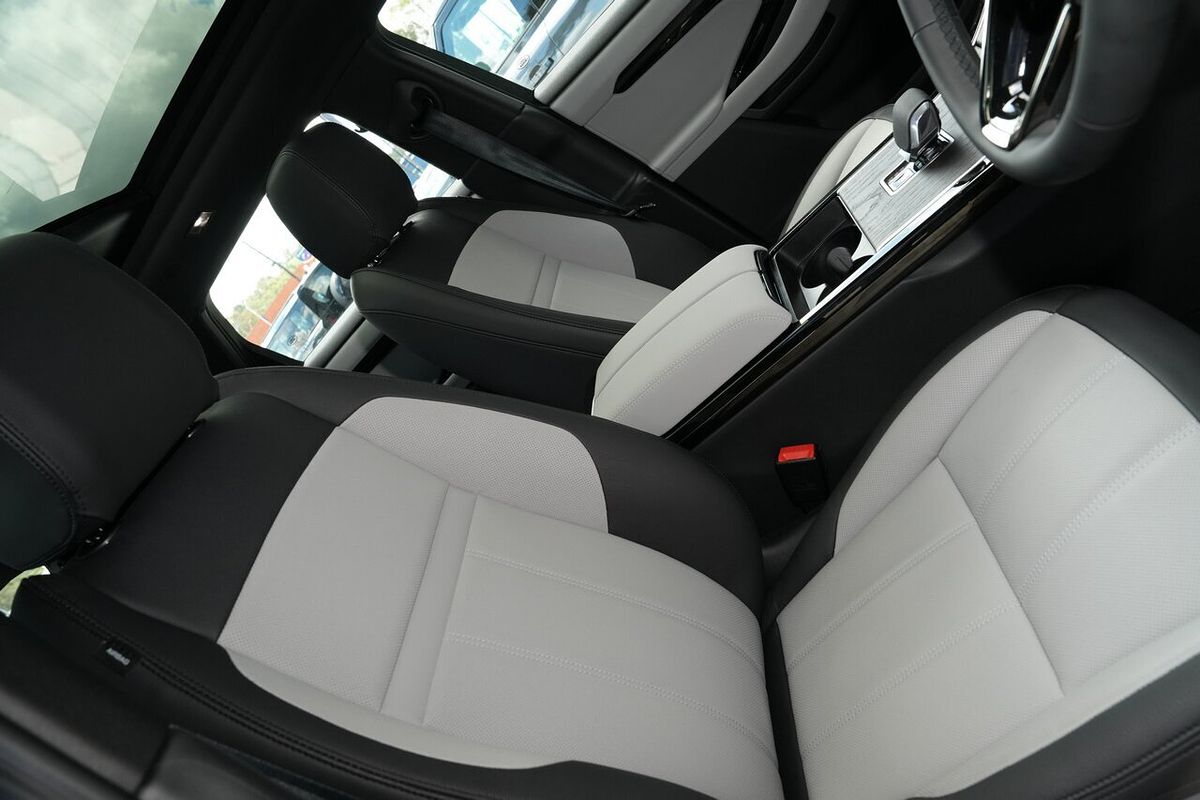 2025 Land Rover Range Rover Evoque P250 Dynamic SE L551