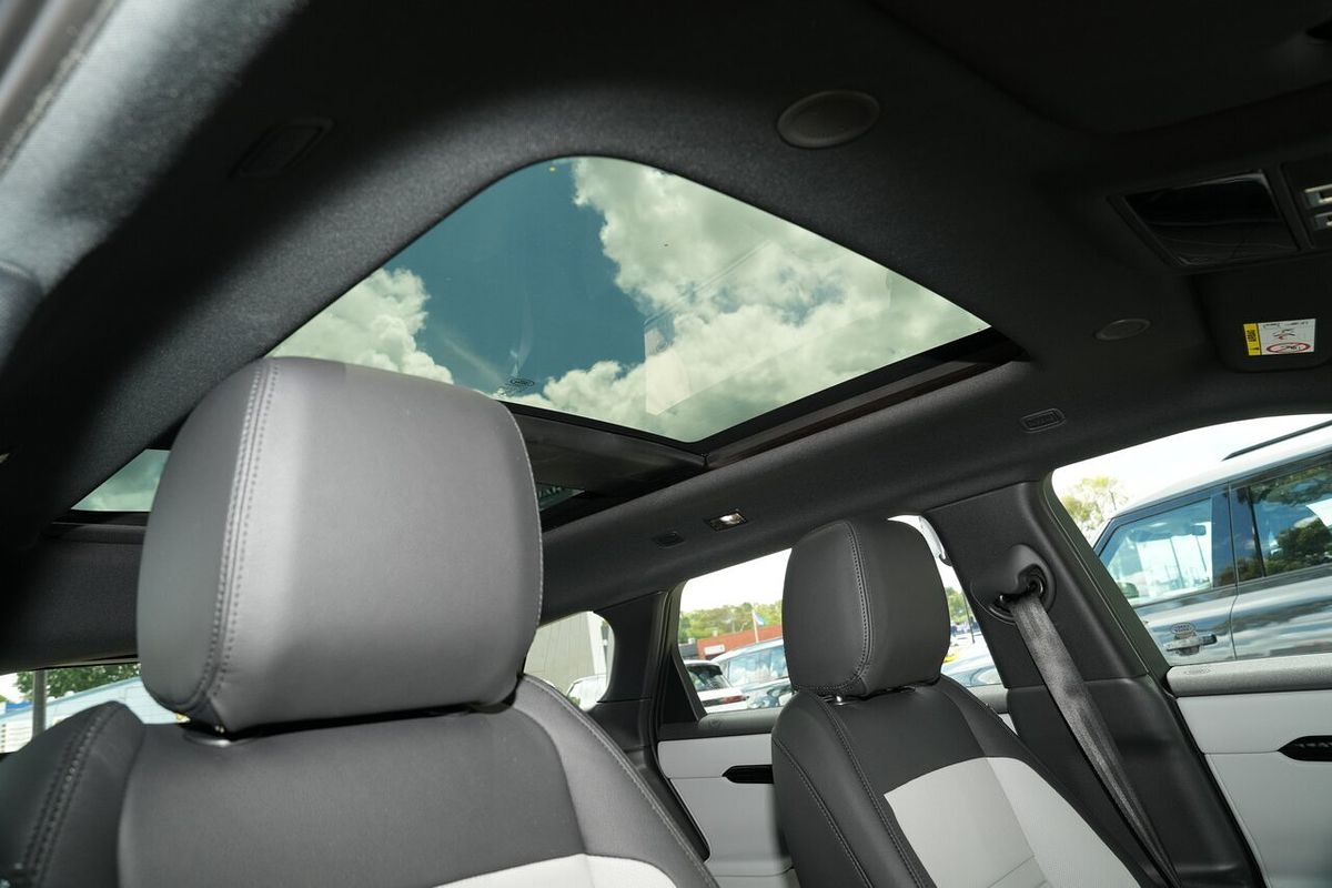 2025 Land Rover Range Rover Evoque P250 Dynamic SE L551