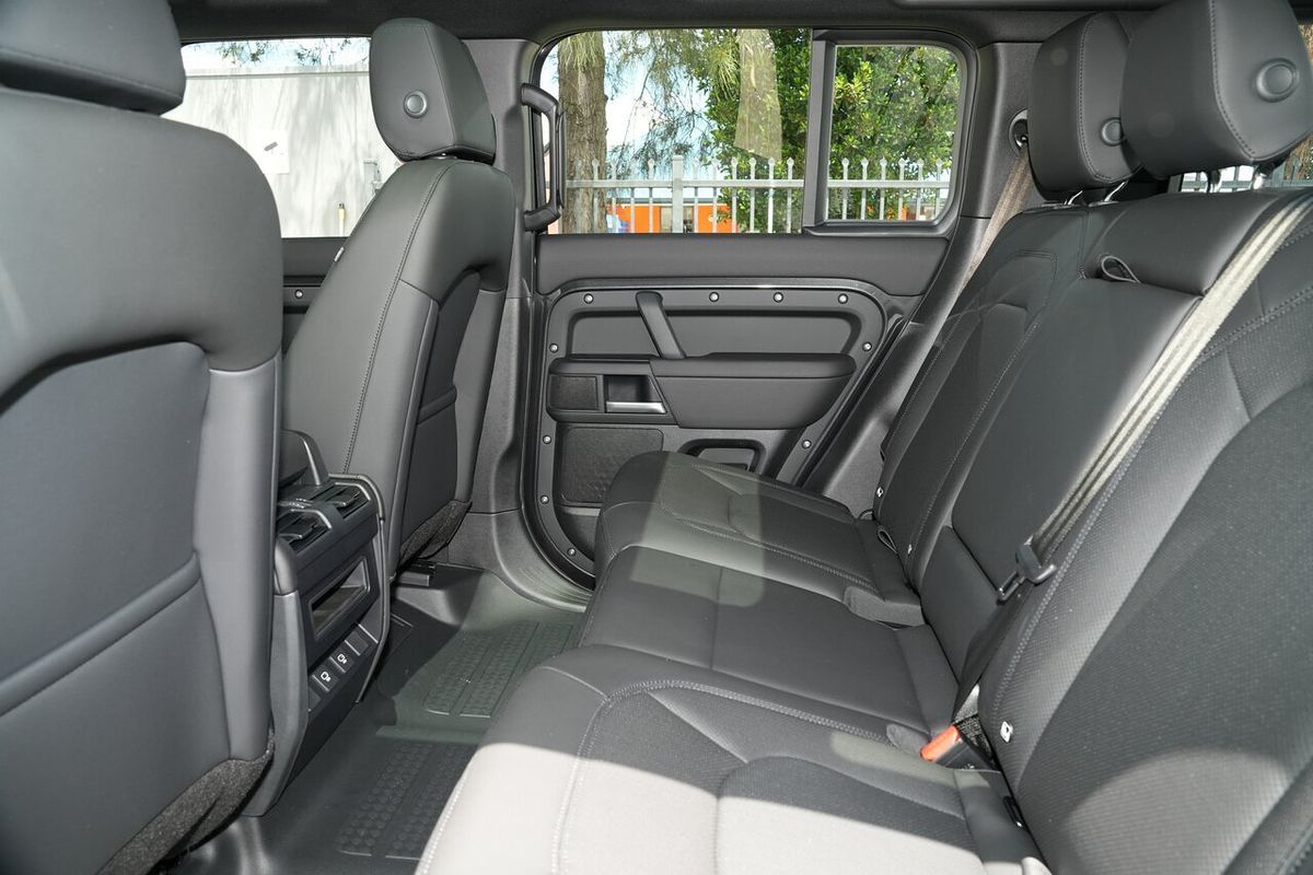 2025 Land Rover Defender 110 D350 X-Dynamic SE L663