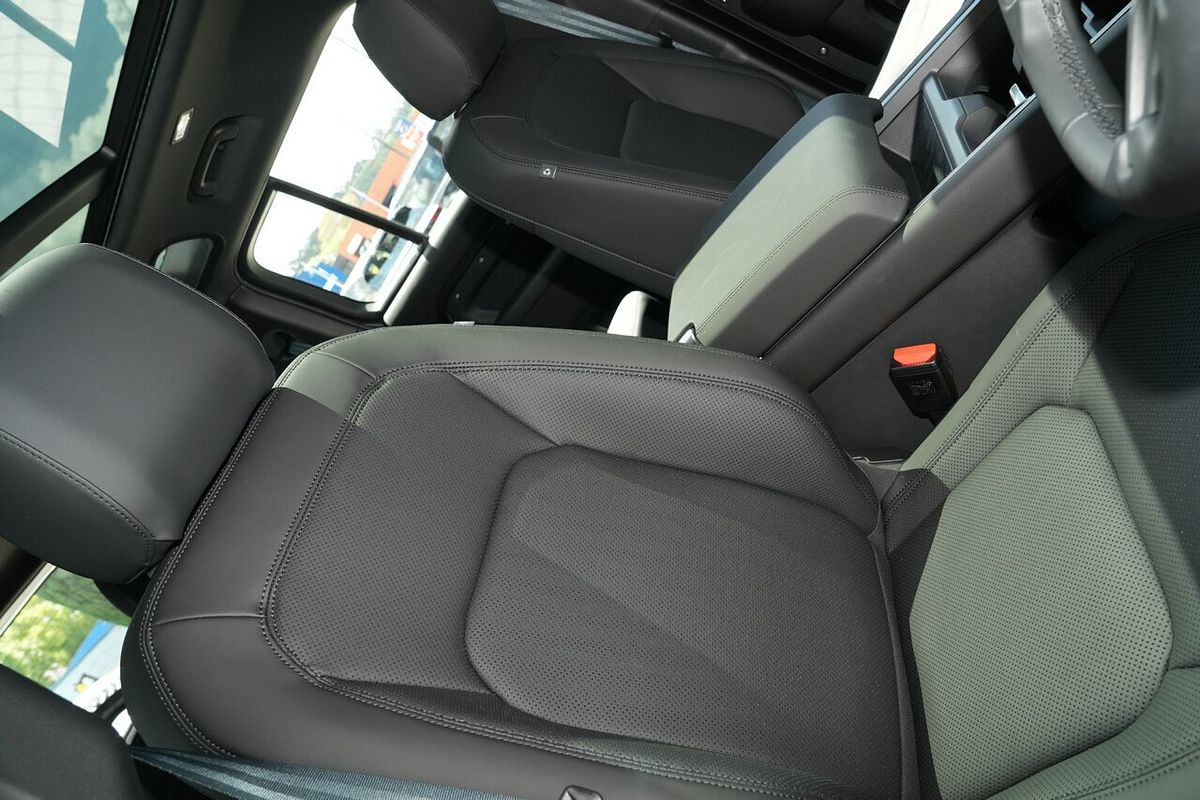 2025 Land Rover Defender 110 D350 X-Dynamic SE L663