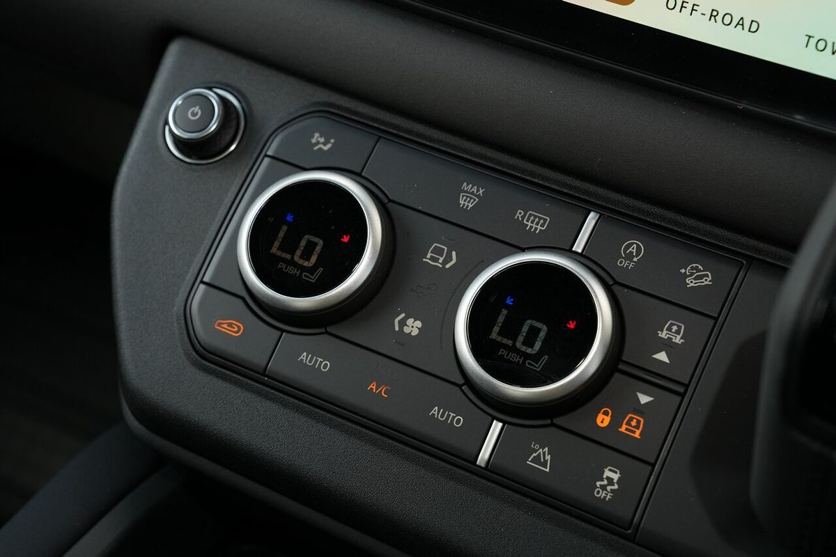 2025 Land Rover Defender 110 D350 X-Dynamic SE L663