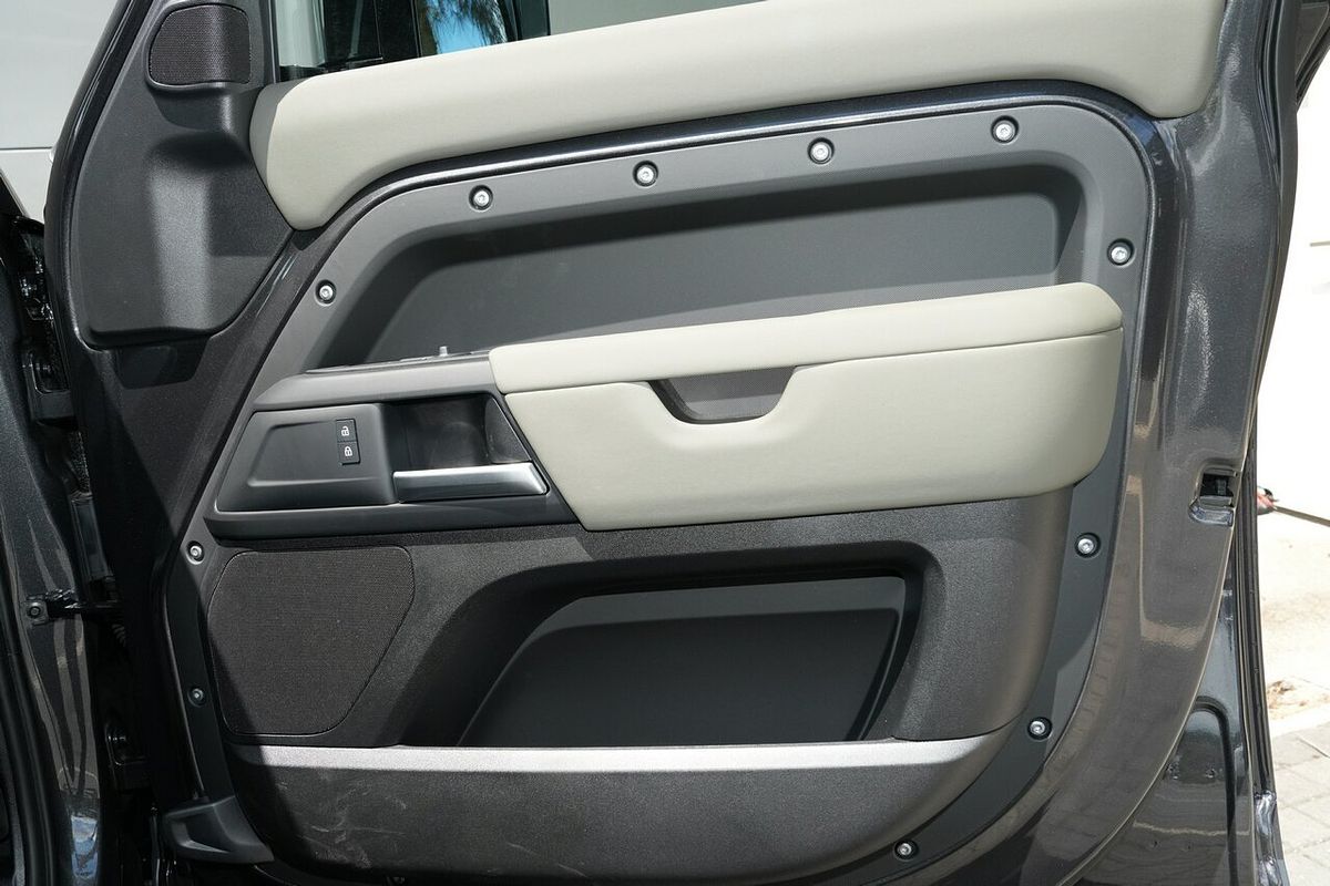 2025 Land Rover Defender 110 P400 S L663