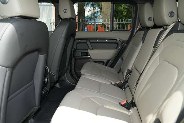 2025 Land Rover Defender 110 P400 S L663