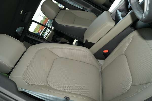 2025 Land Rover Defender 110 P400 S L663