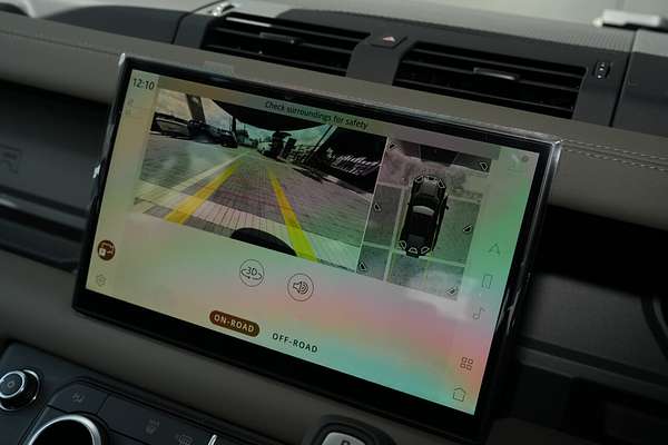 2025 Land Rover Defender 110 P400 S L663