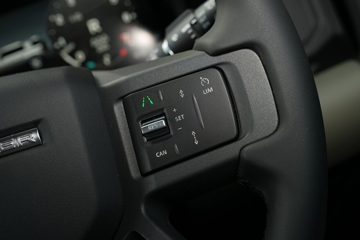 2025 Land Rover Defender 110 P400 S L663