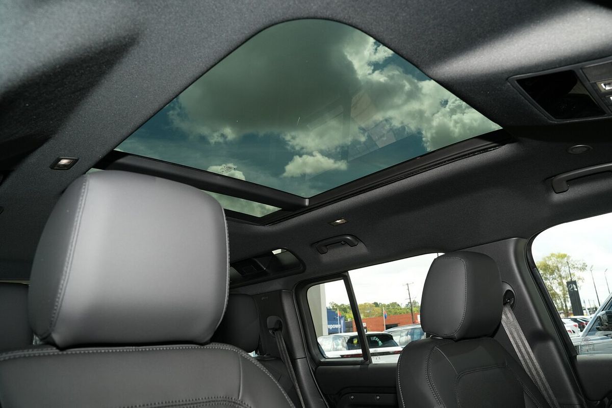 2025 Land Rover Defender 110 P400 S L663