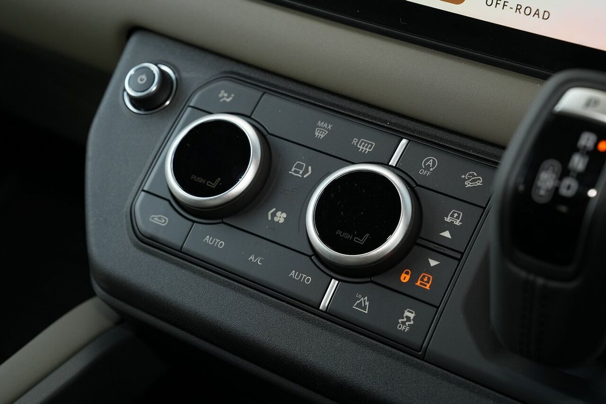 2025 Land Rover Defender 110 P400 S L663